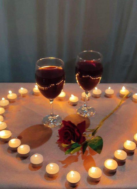 Aniversary Ideas Couple Aesthetic, Valentines Romantic Night, Maa Dp Pic, Romantic Room Surprise, Romantic Dinner Decoration, Romantic Room Decoration, Fancy Bedroom, Dessert Gifts, Romantic Surprise