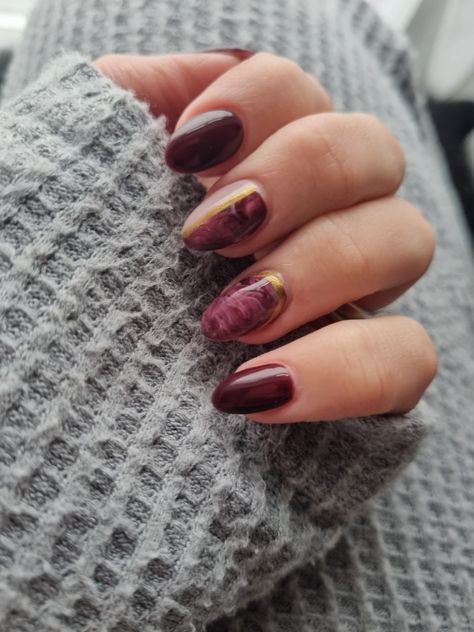 Love this set for Autumn/winter Black cherry and marble effect with a touch of gold Marble Autumn Nails, Autumn Marble Nails, Maroon Marble Nails, Burgundy Marble Nails, Nails Marble, Maroon Nails, Cherry Nails, Marble Nail Art, Nail Stuff