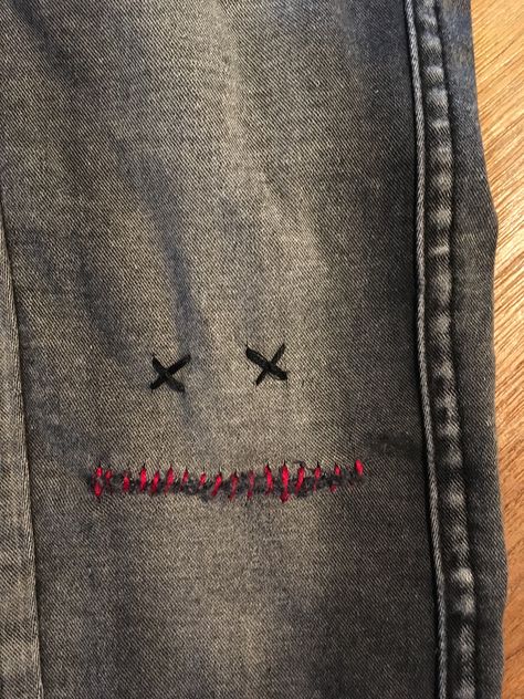 Goth Jeans Diy, Sock Mending, Jean Patches Ideas, Punk Embroidery Ideas, Collage Clothes, Custom Jeans Diy, Embroidery Jeans Diy, Punk Fashion Diy, Clothes Embroidery Diy