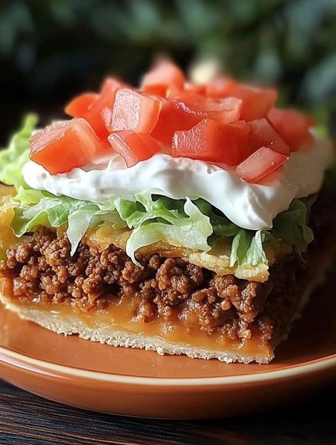 Pillsbury Crescent Roll Taco Bake Recipe Taco Crescent Bake, Crescent Taco Pie, Pillsbury Taco Bake, Dinner Ideas With Crescent Rolls Ground Beef, Croissant Taco Bake, Taco Casserole Bake Crescent Rolls Easy Recipes, Crescent Taco Ring, Ground Beef Crescent Roll Recipes, Taco Bake With Crescent Rolls