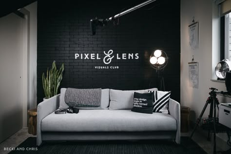 Studio Lounge Ideas, Podcast Studio Design Home Living Room, Minimal Studio Design, Podcast Studio Setups, Production Studio Ideas, At Home Film Studio, Filming Space Ideas, Mens Podcast Studio, Podcast Set Up Recording Studio