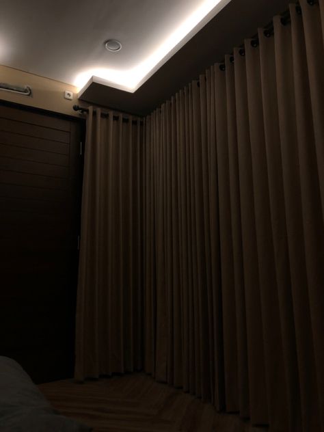 Night Aesthetic Bedroom Snap, Fake Bf, Night Snap, Luxury Hotel Bedroom, Hip Hop Wallpaper, Fancy Bedroom, Photo Maker, Snap Ideas, Snap Snapchat