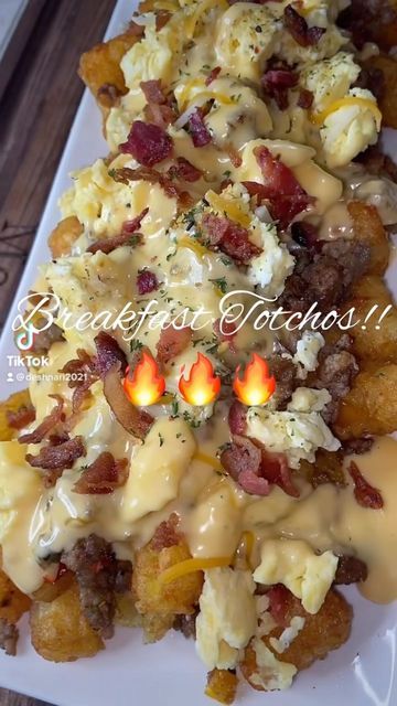 Fast To Go Breakfast Ideas, Loaded Hashbrowns Breakfast, Breakfast Ideas For Food Truck, Loaded Breakfast Tots, Tater Tot Breakfast Pizza, Food Truck Breakfast Menu Ideas, Brunch Food Truck Ideas, Breakfast Totchos Recipe, Breakfast Food Truck Ideas