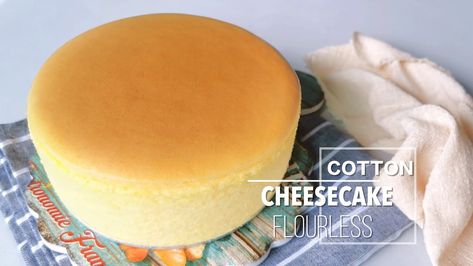 Hello friends! Today I'm going to share with you how to make this light and yummy cheesecake! You will be surprise how tall it will expand even without any Keto Japanese Cheesecake, Keto Japanese Cake, Keto Japanese, Japanese Cotton Cheesecake, Dolce Poche Calorie, Korean Cream, Fluffy Cheesecake, Cotton Cheesecake, Yummy Cheesecake