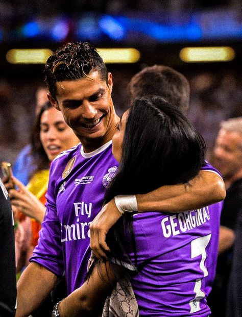 Ronaldo And Georgina, Neymar Jr 2014, Ronaldo Girlfriend, Doflamingo Wallpaper, Football Girlfriend, Football Couples, Cr7 Jr, Cristiano Ronaldo Junior, Football Wags