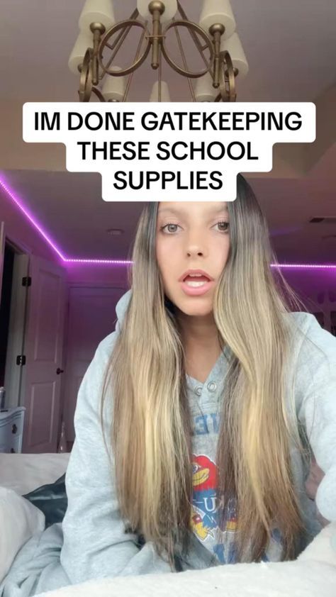 College school supplies you must get for back to school! Credit to @ells_dailylife on tiktok Tips For 6th Grade, 6th Grade Tips, Middle School Essentials, Middle School Survival, Middle School Life, Middle School Hacks, School Survival Kits, School Preparation, School Study Ideas