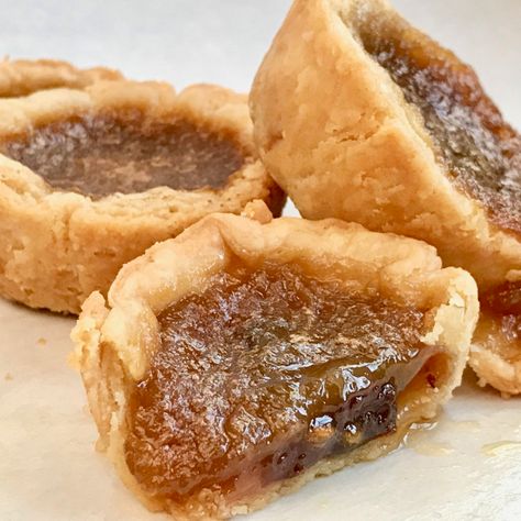 Maple Tarts, Best Butter Tart Recipe, Butter Tart Squares, Canadian Butter Tarts, Maple Syrup Recipes, Pie Dough Recipe, Maple Butter, Square Recipes, Butter Tarts