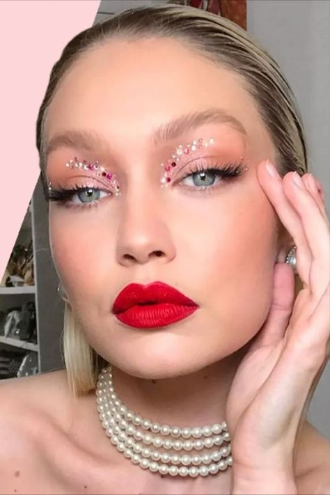 Invisible Eyeliner, Taylor Swift Eyes, Glitter Brows, Taylor Swift Makeup, Red Makeup Looks, Red Lips Makeup Look, Concert Makeup, New Year's Makeup, Red Lipstick Makeup