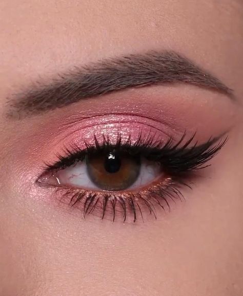 Parade Makeup Looks, Pink Eyes Makeup Look, Soft Pink Eye Makeup Natural Looks, Light Pink Eye Makeup, Makeup Naturel, Pink Eye Makeup Looks, Pink Eye Makeup, Formal Makeup, Brown Skin Makeup