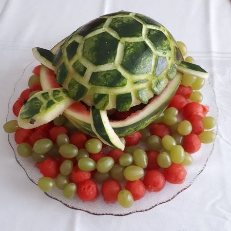 Turtle Appetizers, Turtle Fruit Platter, Turtle Bday Party, Sea Turtle Birthday Party Decorations, Turtle Shaped Food, Turtle Themed Food, Turtle Food Ideas, Turtle Party Food, Tumpeng Buah