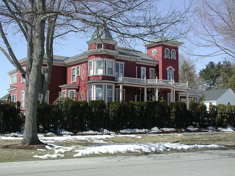 Kings house Stephen King House, Scary House, Stephen Kings, Bangor Maine, Scary Houses, Paul Bunyan, Victorian Beauty, Creepy Houses, Old Mansions