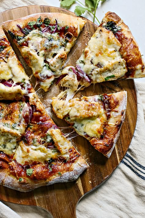 Homemade Chicken Pizza, Bbq Chicken Pizza Recipe, Best Bbq Chicken, Barbecue Pizza, Friday Night Pizza, Barbecue Chicken Pizza, Barbecue Chicken Recipe, Barbecue Side Dishes, Onion Pizza