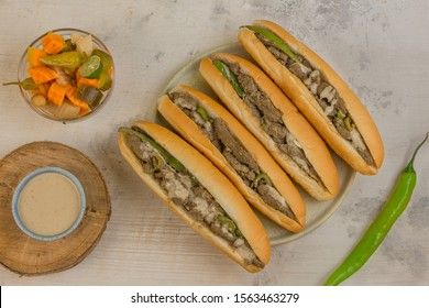 Liver sandwiches made the Egyptian way. They call it Alexandrian Liver Egyptian Food, Grilled Onions, Beef Liver, Green Paper, Vegetable Recipes, No Cook Meals, Food Photo, Egypt, Food Photography