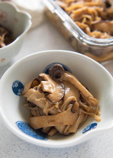 Easy Marinated Mushrooms served as a small side dish. Dried Tofu, Light Soups, Marinated Mushrooms, Easy Japanese Recipes, Recipe Tin, Pork Cutlets, Asian Cooking, Mushroom Recipes, Breakfast Recipes Easy