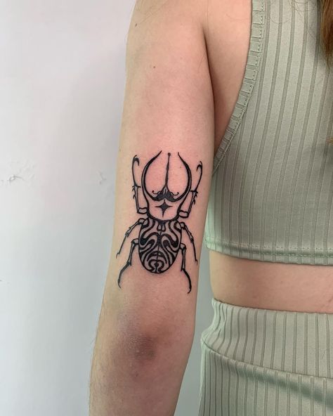 Knee Tattoo Unique, Matching Beetle Tattoos, American Traditional Beetle Tattoo, Black Beetle Tattoo, Small Beetle Tattoo, Matching Bug Tattoos, Rhino Beetle Tattoo, Bug Tattoo Design, Tiny Beetle Tattoo