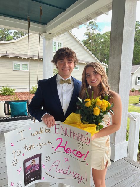 #taylorswift #hocoproposalsideas Hobo Proposals, Starbucks Hoco Proposal, Taylor Swift Hoco Proposal, Cute Proposals, Best Prom Proposals, Prom Poster, Hoco Signs, Cute Hoco Proposals, Cute Promposals