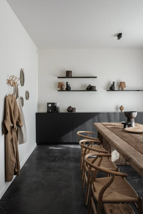 Food For Eyes, Black And White Furniture, Townhouse Interior, Japandi Interiors, Co Living, Japandi Interior, Shelving Design, Studio Kitchen, Room Deco