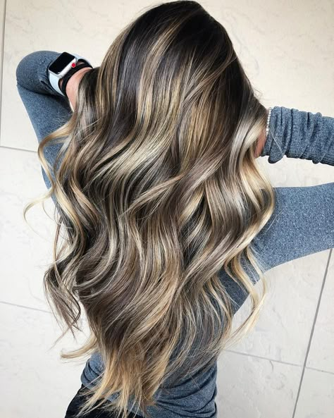 Fall Balayage Hair, Metallic Hair Color, Beige Balayage, Rich Brunette Hair, Light Browns, Hair Color Pictures, Medium Curly Hair Styles, Peinados Fáciles Para Cabello Corto, Balayage Brunette