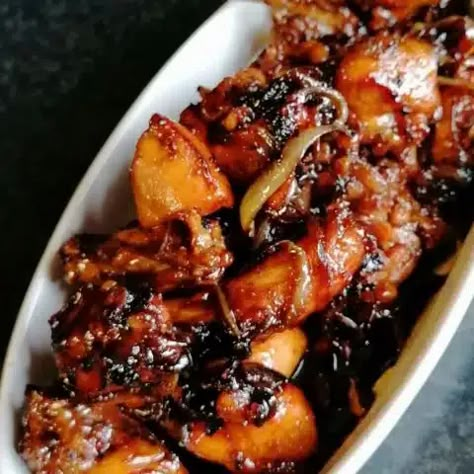 Ayam kecap Indonesian Chicken Recipe, Sweet Soy Sauce Recipe, Ayam Kecap, Sweet Soy Sauce, Soy Sauce Chicken, Kecap Manis, Soy Chicken, Bawang Bombay, Indonesian Recipes