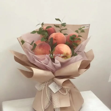 Bucket Gifts, Food Bouquet, Flower Boquet, Edible Bouquets, Luxury Flower Bouquets, Instead Of Flowers, Dessert Gifts, Fruit Gifts, Boquette Flowers