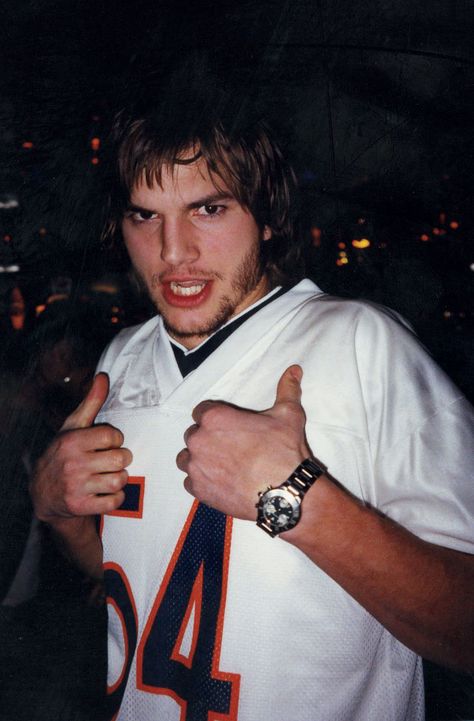 Hollywood Before Social Media Killed Stars' Nightlife | Hollywood Reporter Courtesy of Pantera Sarah At Joseph’s in the early 2000s, Ashton Kutcher "is wearing his Urlacher jersey. Ashton’s a frickin’ Bears fan, I’m a Packers fan, we talk a lot of smack to each other about football," says Sarah. "He was dating Brittany Murphy, and they would go out together to the clubs. He [later] went to Iowa with me when I [campaigned for] Obama in '08."