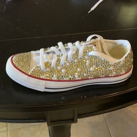 Brand New Bedazzled, Never Worn Women’s Size 7.5 Converse Allstar Tennis Shoes. Bedazzled Converse, Converse Tennis Shoes, Converse Women, Converse White, Shoe Fits, Shoes Size 7, Back Workout, Shoes Brand, Womens Converse