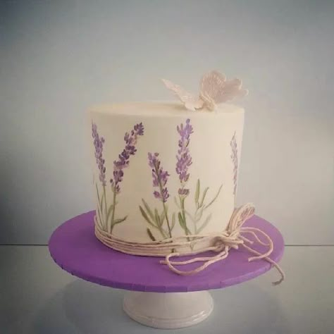 Cake Lavender Decoration, Lavender Cake Decoration, Floral Cake Design, Lavender Wedding Cake, Lavender Cake, Cake Decorating Courses, Simple Cake Designs, Wedding Cake Rustic, Creative Birthday Cakes