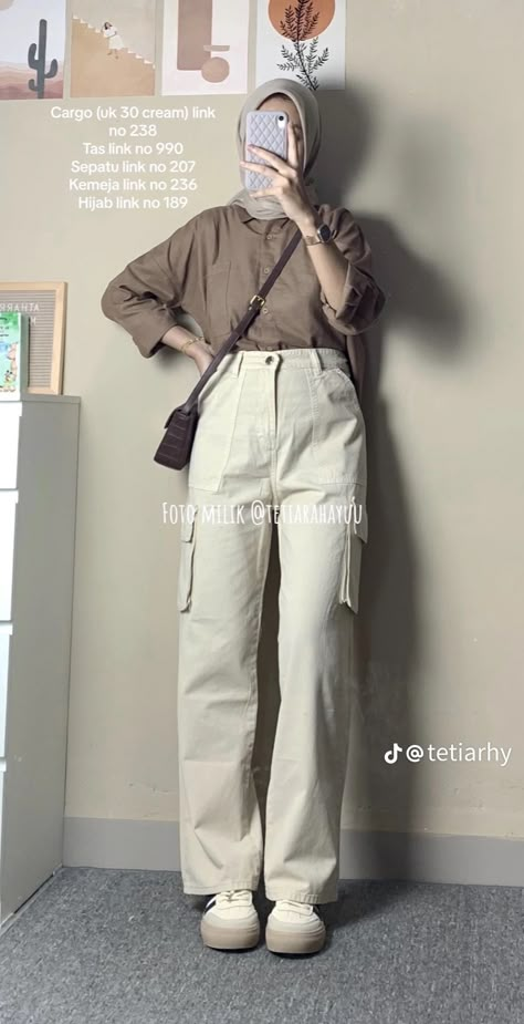 Outfit Kulot Hijab Casual, Ootd Ideas Hijab, Ootd Sporty Hijab, Ootd Cargo Pants Hijab, Ootd Kulot Hijab, Cargo Pants Outfit Hijab, Ootd Cargo Pants, Outfit Celana Cargo, Ootd Cargo