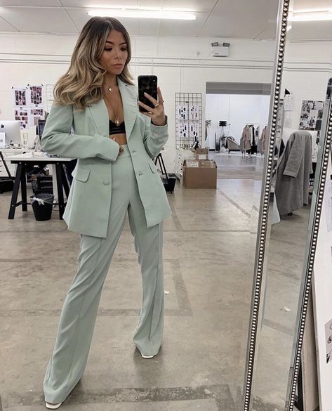 Mint Green Pants Outfit, Green Suit Women, Messy Office, Mint Green Outfits, Mint Green Blazer, Mint Green Pants, Mint Pants, Mint Outfit, Green Pants Outfit