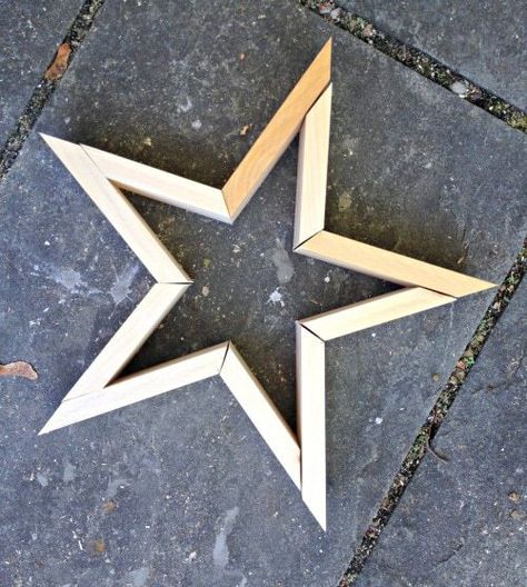 nails Stars Wall Art, Projek Kayu, Diy Christmas Star, 2x4 Projects, Diy Star, Ansan, Wooden Christmas Crafts, Stars Wall Decor, Building Painting