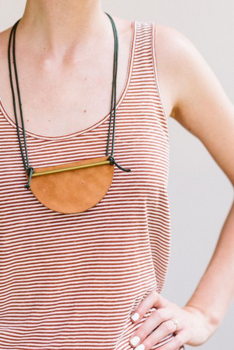 These days, I’m all about the DIY jewelry projects, especially if they’re quick and easy. So, today I’m sharing a unique necklace project with an earthy modern vibe. Bonus! With a little brass tubing, thick leather, and a few other supplies, this DIY brass and leather necklace idea will take you less than 30 minutes to … Halloween Jewelry Diy, Hip Jewelry, Piercings Unique, Diy Jewelry Projects, Modern Accessories, Pearl Jewelry Necklace, 12 December, Old Jewelry, Precious Jewelry