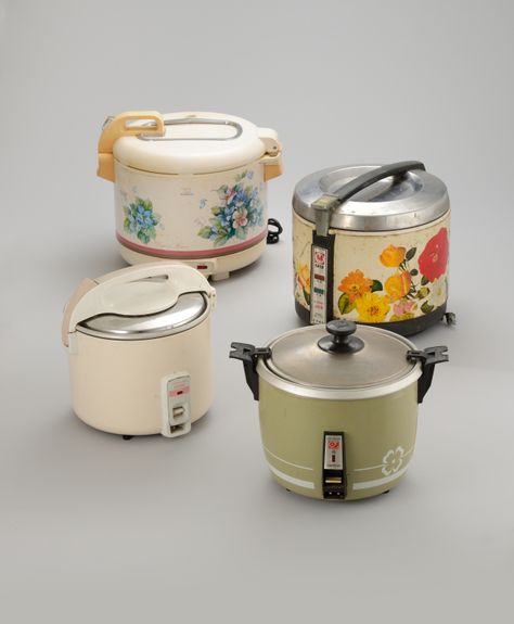 Korean and Japanese rice cookers (National Folk Museum of Korea) Cute Rice Cooker, Yellow Pickled Radish, Korean Rice Cooker, Pickled Radish, Dry Aged Steak, Pork Cutlet, Popular Dishes, Korean Rice, Bday List