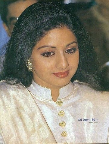 Actress Sridevi, 90s Bollywood Actress, Indian Retro, Sri Devi, Indian Star, Bollywood Actors, Bollywood Stars, Stylish Girl, Beautiful Eyes