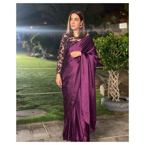 Top 25 Saree Styles of Pakistani Celebrities and Influencers Silk Skirt And Top, Free Crochet Top Patterns, Celebrities Outfits, Sarees For Girls, Saree Wearing Styles, Simple Saree Designs, Fancy Sarees Party Wear, Silk Blouses, Pakistani Celebrities