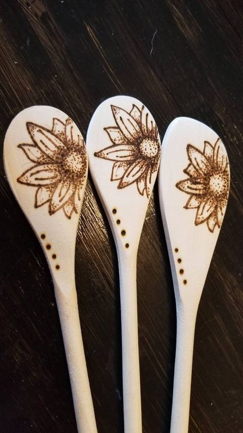 Kitchen spoons wood burned with a sunflower design on the back Wood Burned Spoons, Wood Burning Ideas, Wooden Spoon Crafts, Wood Burn Spoons, Sunflower Designs, Wood Burning Stencils, Wood Burning Techniques, Wiccan Crafts, Wood Burn Designs