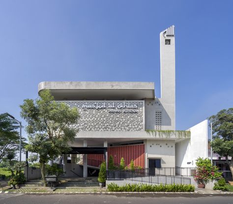 Masjid Design Modern, Islamic Facade, Modern Mosque Design, Modern Masjid, Mosque Facade, Mosque Modern, Masjid Design, Modern Mosque, Wood Wall Design