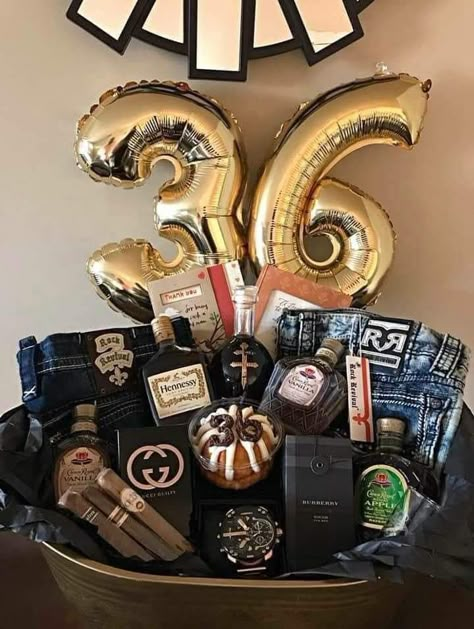 Birthday Set Up Ideas For Husband, 21 Birthday Gift For Boyfriend, Men’s Birthday Basket Ideas, Basket Birthday Gifts For Him, Gift Basket Ideas For Husband Birthday, Mens Birthday Ideas Gift, Non Expensive Gifts For Boyfriend, Guy Bday Gifts, Birthday Basket For Husband