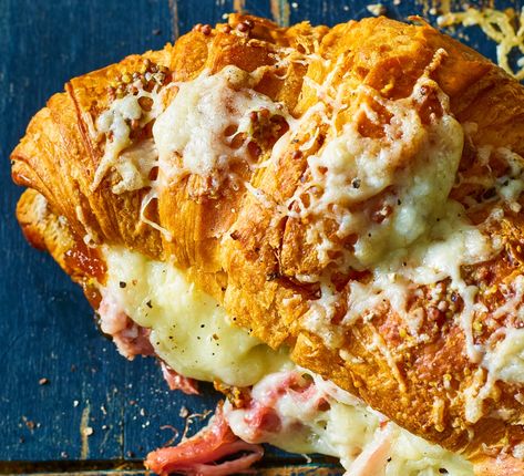 Ham and cheese croissant Leftover Croissant Recipes, Leftover Croissants, Vegan Barbecue Recipes, Croissant Recipes, Spring Recipes Dinner, Croissant Bread, Best Food Processor, Bread Sauce, Croissant Recipe