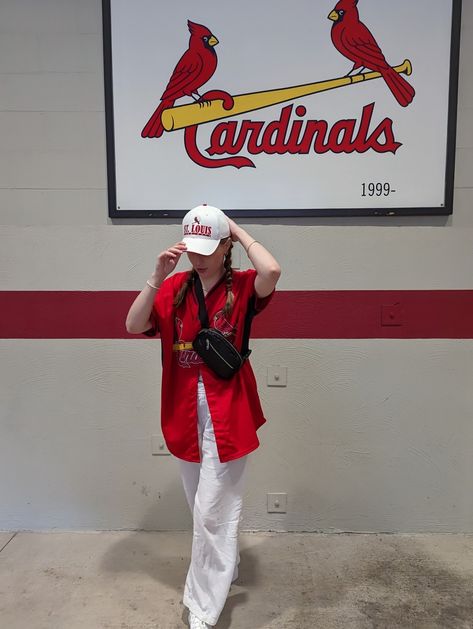 Outfit idea for a baseball game or sports game. Linen pants, baseball cap, team jersey over tank top and belt bag. Baseball Game Outfit Ideas, Game Outfit Ideas, Baseball Game Outfit, Game Outfit, Sports Game, Baseball Game, Baseball Games, Team Jersey, Sports Games