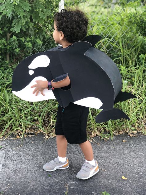 Super easy recycled cardboard costume Orca Whale Halloween Costume, Dolphin Diy Costume, Orca Costume Diy, Cardboard Fish Costume, Sea Animal Costumes Diy, Whale Costume Diy, Diy Dolphin Costume, Orca Costume, Diy Shark Costume