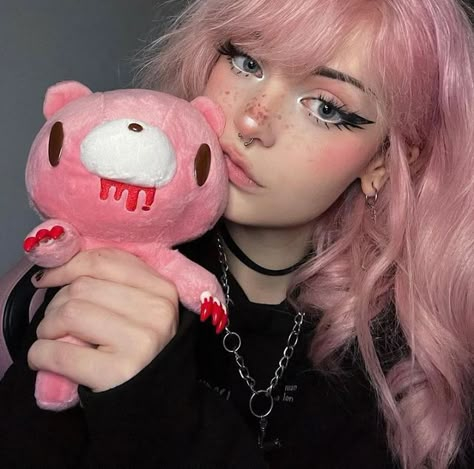 Gloomy Bear Makeup, Pink Egirl Makeup, Gloomy Bear Aesthetic, Black Gloomy Bear, Pink Black Makeup, Pink And Black Makeup, Pink Hair Makeup, Pink Black Hair, Alt Girl Aesthetic