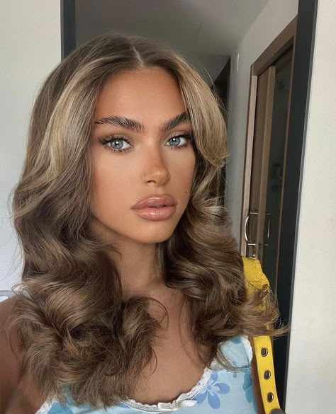 Rambut Brunette, Cool Blonde Hair, Makeup Girl, Blonde Hair Inspiration, Based On Your Zodiac Sign, Haircut And Color, Brown Blonde Hair, Hair Color And Cut, Summer Hair Color