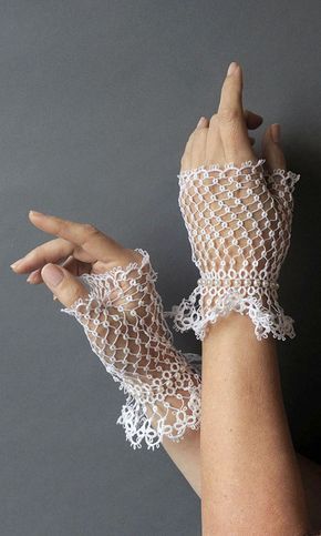 Tatted Fingerless Gloves Lacy Gloves, Tatted Clothing, Tatting Ideas, Tatting Shuttles, Tatting Patterns Free, Lace Fingerless Gloves, Needle Tatting Patterns, Shuttle Tatting Patterns, Glove Pattern