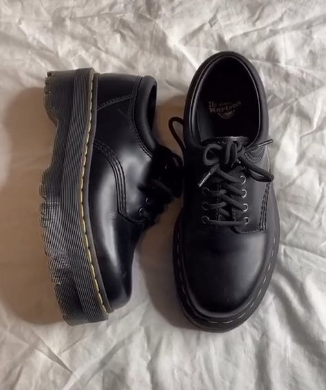 8053 doc martens 8053 Leather Platform Casual Shoes, Street Style Vintage, Platform Casual Shoes, Black Dr Martens, Tokyo Street Fashion, Dr Shoes, Nyan Cat, Grunge Look, Bad Jokes