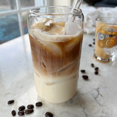 Perfect Spanish Iced Latte Spanish Latte Recipe, Spanish Latte, Iced Latte Recipe, Brain Juice, Golden Milk Latte, Ice Caramel Macchiato, Banana Coffee, Lactose Free Milk, Healthy Starbucks