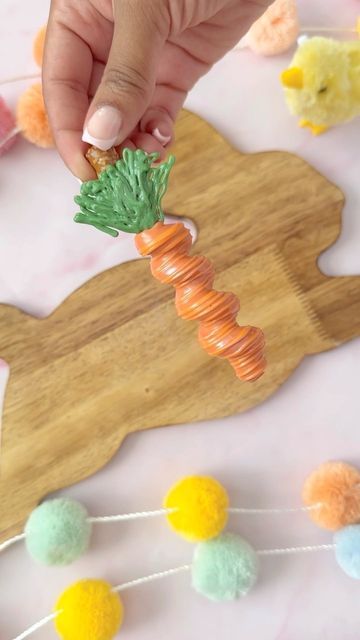 Precious on Instagram: "Follow @bakedbyprecious for more spring and Easter treat ideas! These caramel pretzel carrots were a hit last year so I redid the video!! Learn to make these with me on 4/2/23 @sweetlifecakesupply ! Link in bio to sign up! @stoverandcompany eleven o one white deluxe chocolate @colour.mill orange and green candy color use code PRECIOUS10 #caramelpretzelsrods #carrotspretzelrods #bakedbyprecious #eastertreats #springtreats #colourmillmade #pretzelrods #caramelpretze Carrot Pretzel Rods, Carrot Pretzels, Easter Pretzel Rods, Easter Pretzels, Caramel Pretzel Rods, Easter Treat Ideas, Caramel Pretzels Rods, Easter Pretzel, Sweet Dee