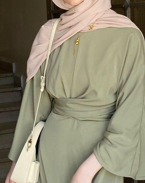 Hijab Trend, Elegant Hijab, Outfits Minimal, Grunge Tops, Dresses Hijab, Estilo Hijab, Girl Grunge, Stile Hijab, Adha Mubarak