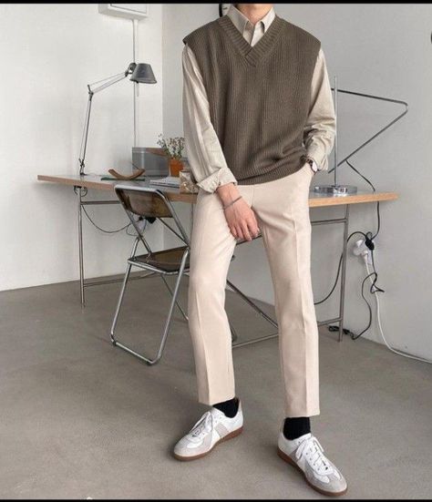 Outfit Cowo Vintage, Light Academia Aesthetic Outfit Men, Academia Outfits Men, Academia Male, Light Academia Outfit Men, Outfit Cowo, Academia Aesthetic Outfit Men, Brown Sweater Vest, Aesthetic Male Outfits