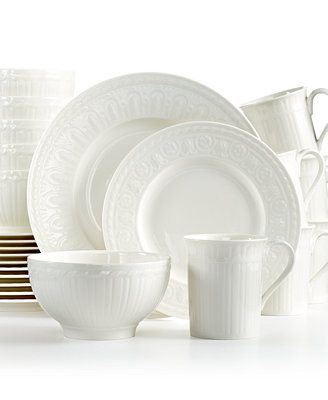 Villeroy & Boch Cellini 24 Piece Set Blue And White Dinnerware, Casual Dinnerware Sets, Small Plastic Containers, Fine China Dinnerware, China Cabinet Display, Dinning Set, Casual Dinnerware, Cottage Inspiration, White Dinnerware