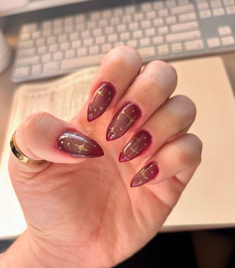 Red and taupe aura nails done with a sponge with little gold stars and dots ✨❤️🥰 2 coats DND 061 Wineberry 3 coats of sponged on DND 093 Light Fawn Stars are gold Rarjsm Metallic Line Gel 248 from Amazon #AuraNails #NailInspo #NailArtDesign #RedNails #TaupeNails #GoldNails #NailArtAddict #NailTrends2024 #NailStyle #SpongedNails #NailIdeas #StarryNails #ElegantNails #NailGoals #ManicureInspo #NailCommunity #DNDNails #AmazonNailProducts #DIYNails #NailArtLover #NailDesignDaily #CuteNails #Met... Aura Star Nails, Christmas Aura, Taupe Nails, Aura Nails, Nails Done, Star Nails, Elegant Nails, Gold Nails, Gold Stars